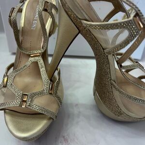 Gold shoes with mesh